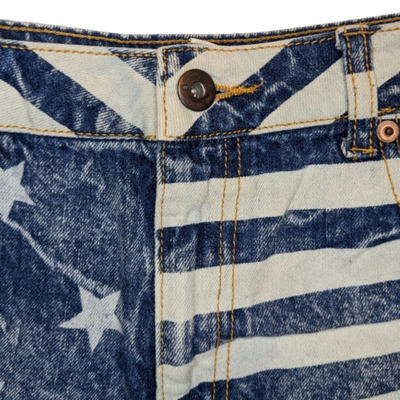 Forever 21 American Flag Distressed Denim Shorts Size 30 🇺🇸💙 - Picture 5 of 8